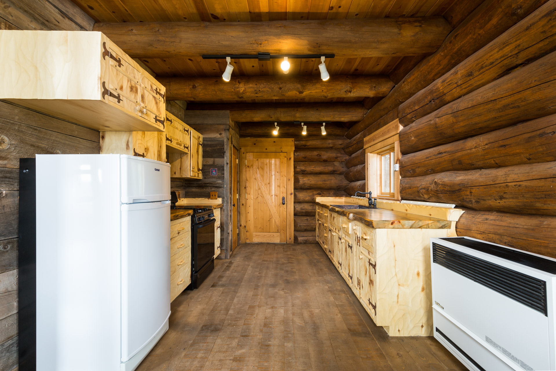 cabin-104